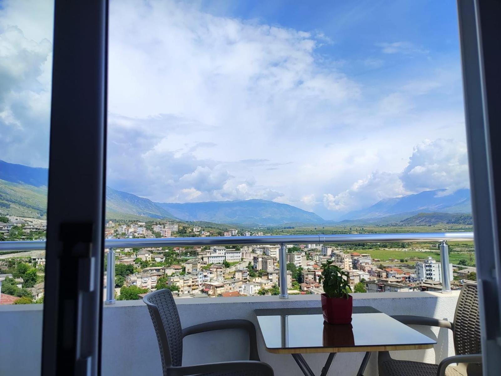 Vladimir Estate Hotel ジロカストラ エクステリア 写真